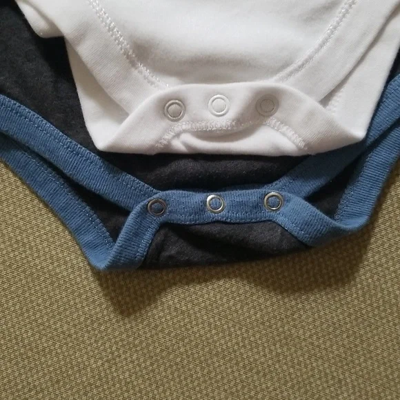 🥳HOST PICK🥳❣5 for $25 Sale❣ Bundle of 2 Harry Potter Onesies - Picture 6 of 6